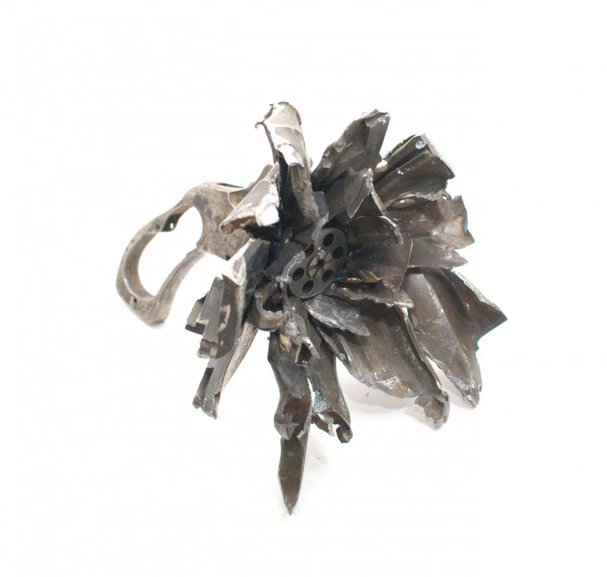 Warflower II, œuvre de Nathan Wolanyk