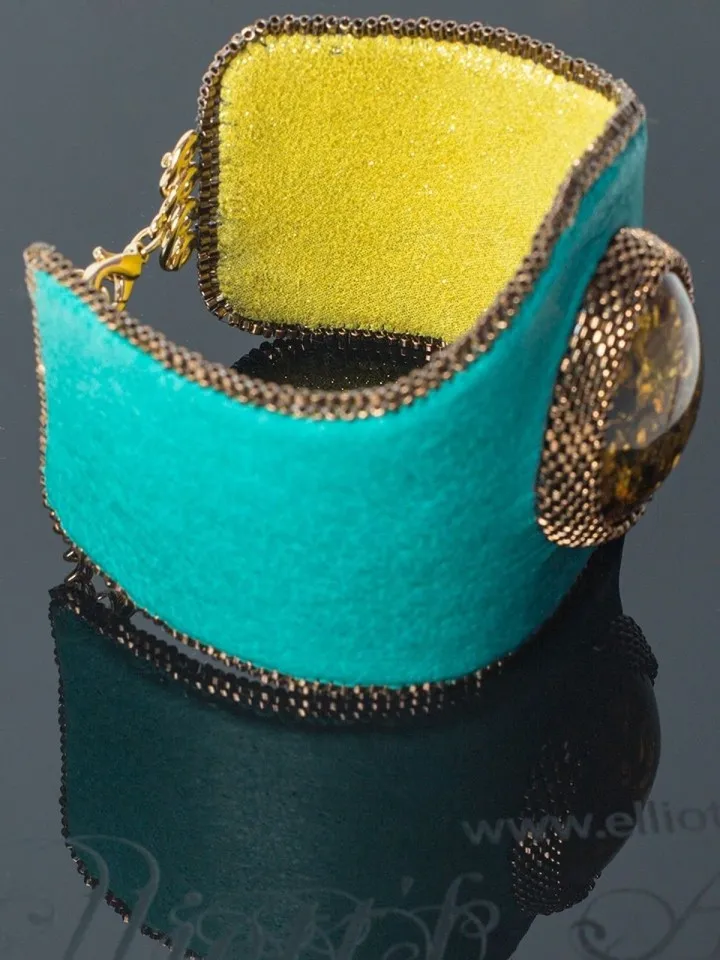 Hand made bracelet - Baltic Amber, œuvre de Gordana Elliott